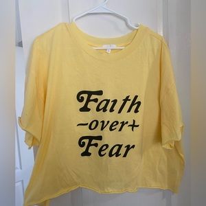 ✨Faith Over Fear crop top type of shirt ✨size M